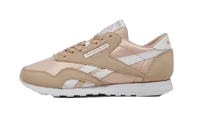 Classic Nylon WMNS "Beige/White" traction - grip shoes gradient running gear
