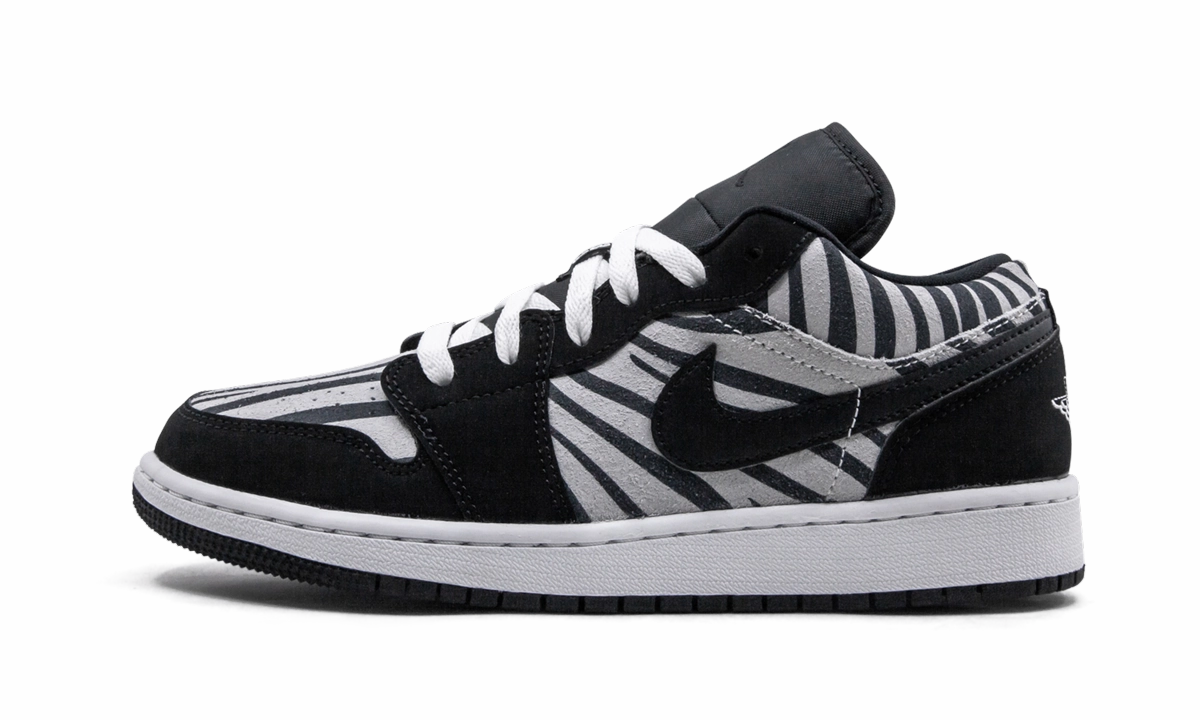 Air Jordan 1 Low GS "Zebra" Light Steps Push Forward