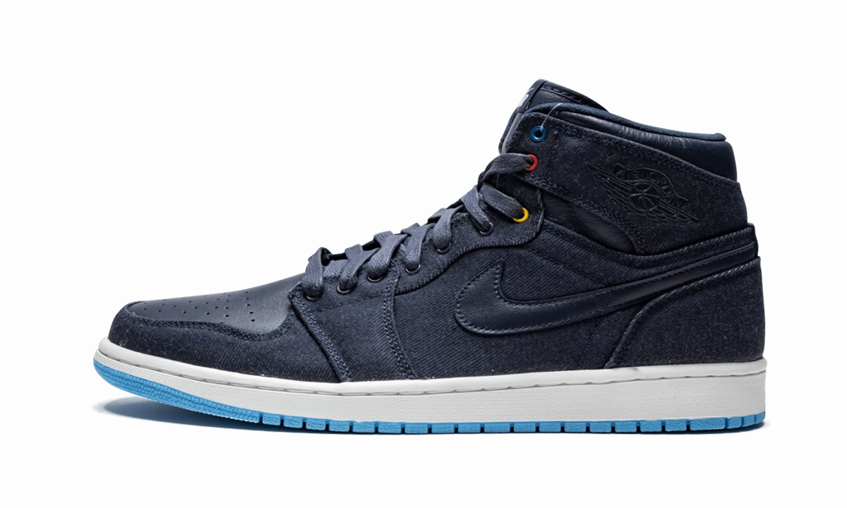 Bold flair Soccer Field Air Jordan 1 Retro High "Family Forever"
