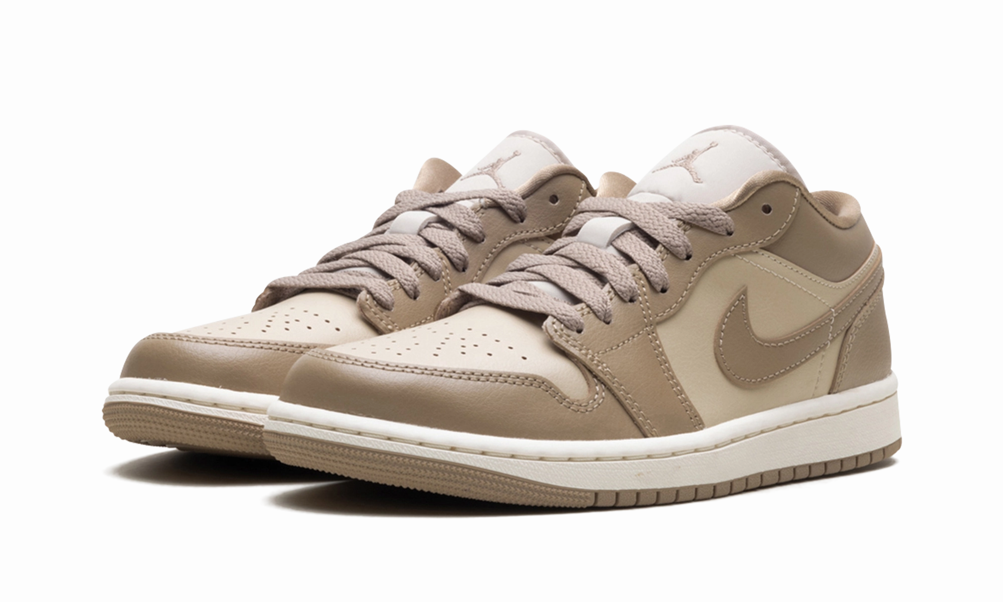 Foot Fresh Impact Step Jordan 1 Low WMNS "Rattan Sail Desert Camo"