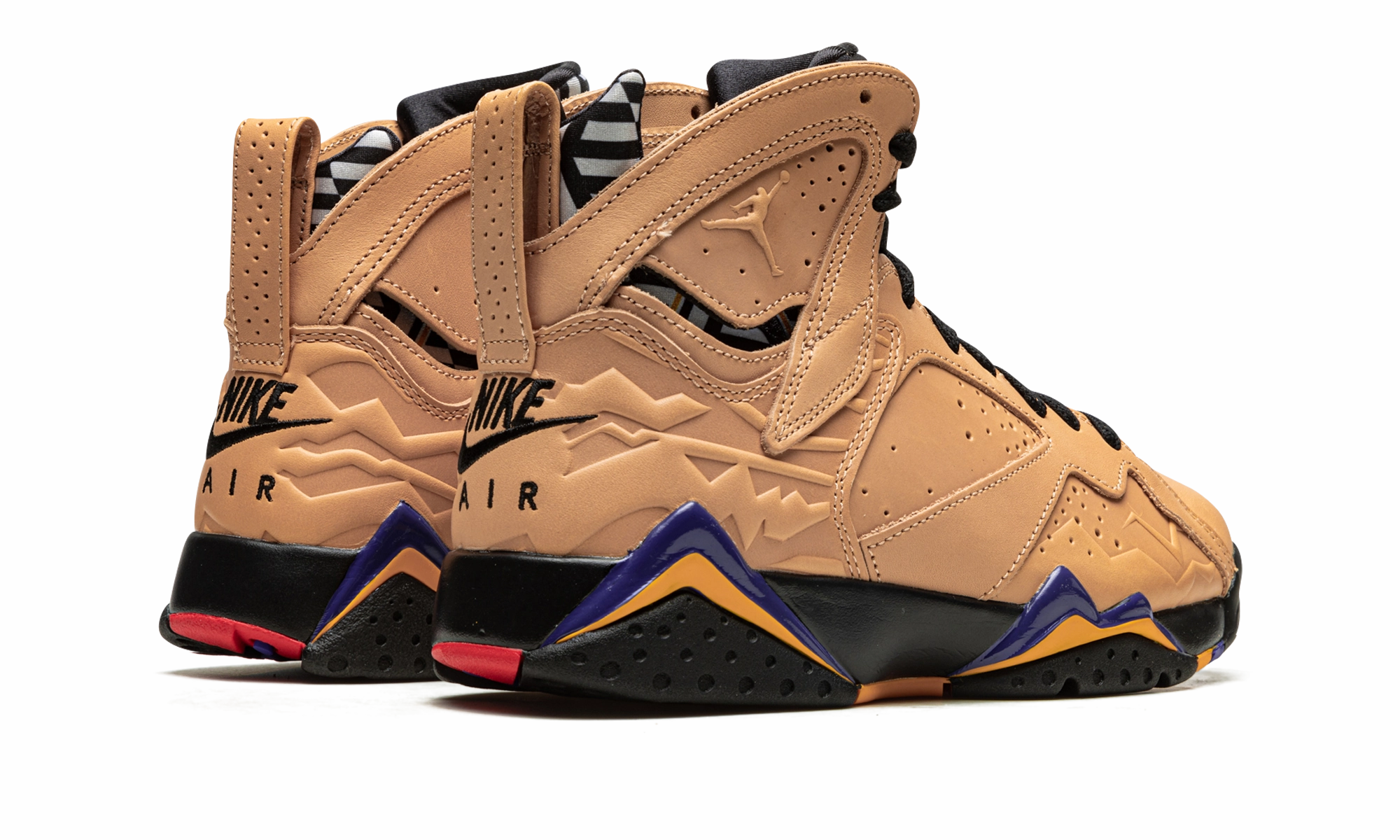traction - grip shoes running in stadium Air Jordan 7 "Afrobeats"