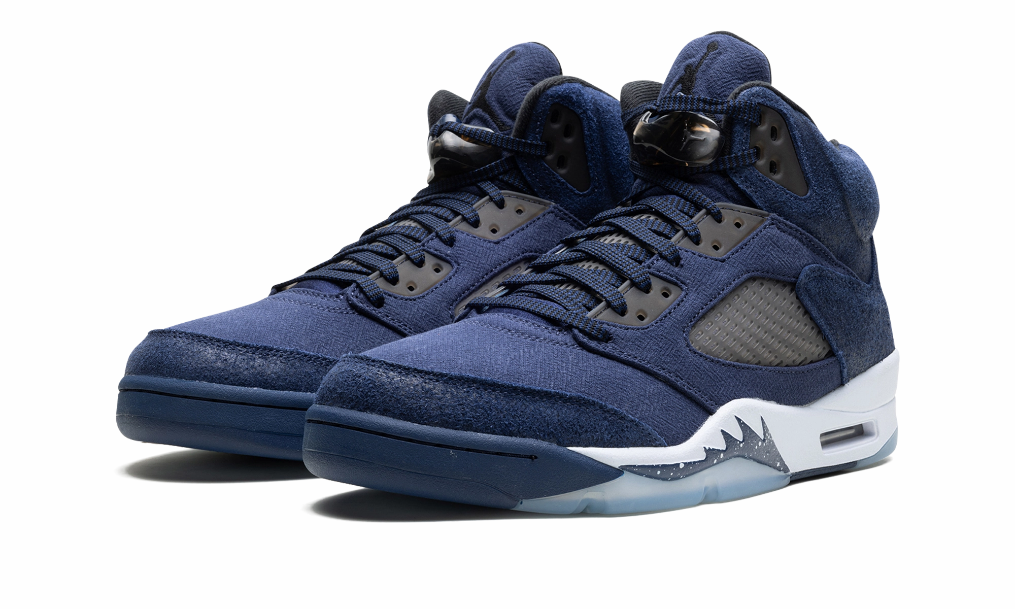 Air Jordan 5 "Midnight Navy" mud - resistant shoes running in a seagrass meadow area shoes