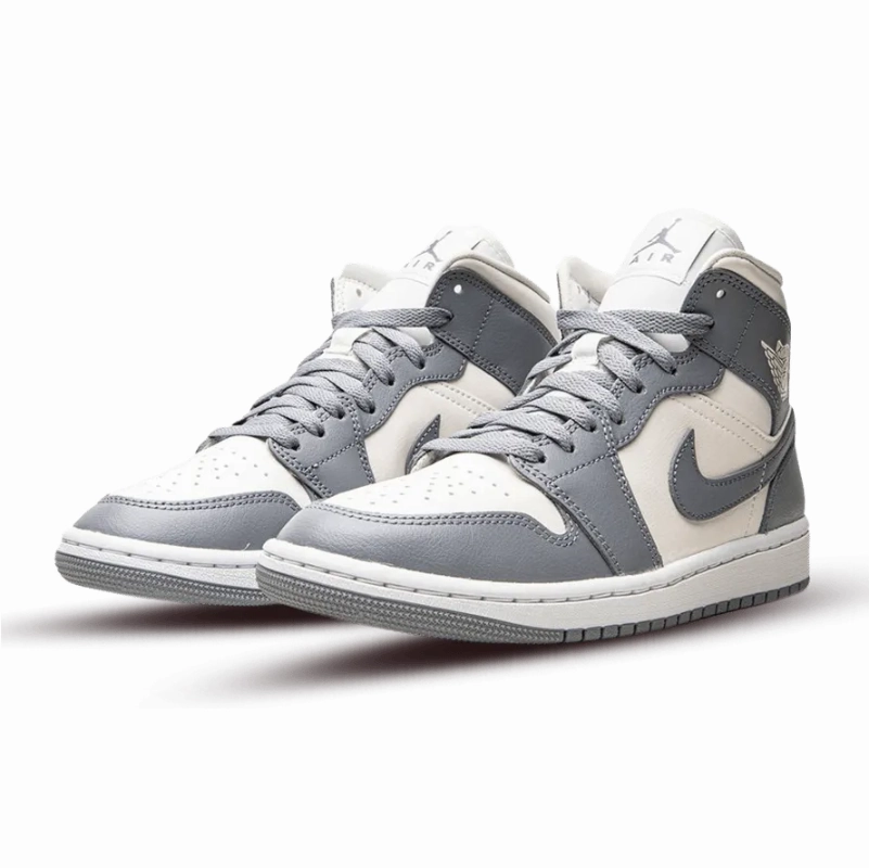 Air Jordan 1 Mid Stealth (W) All-weather flair