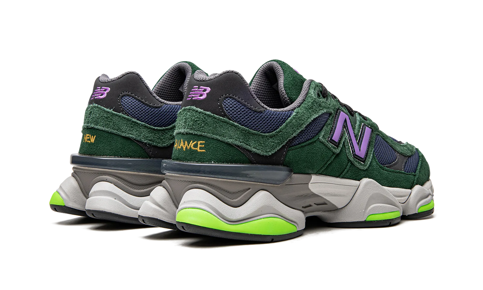 9060 "Nightwatch Green" shock - absorbing running shoes running on the beach