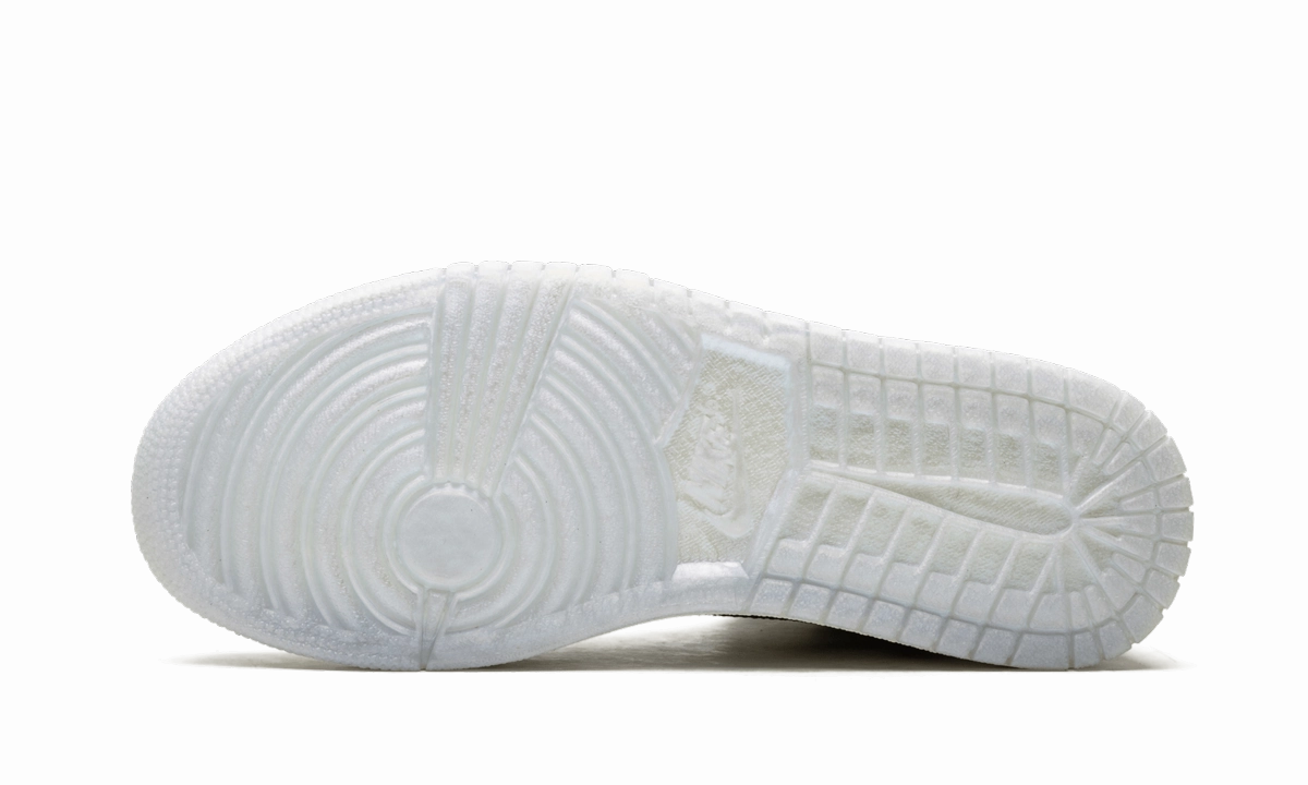 On Foot AIR JORDAN 1 RETRO HI PREM WMNS "Mushroom"