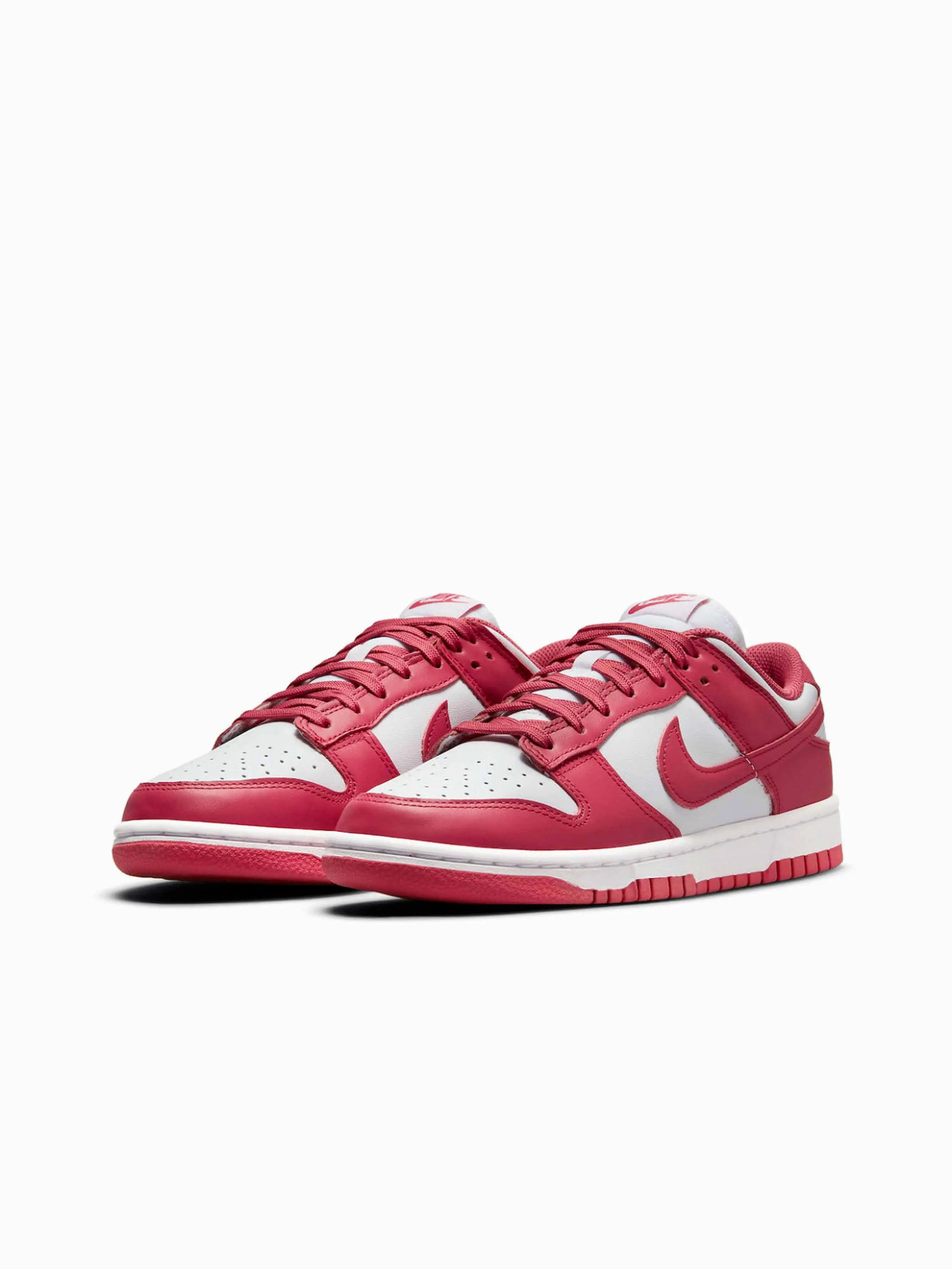 beginner - friendly running in an intersection area shoes Nike Dunk Low Archeo Pink (W)