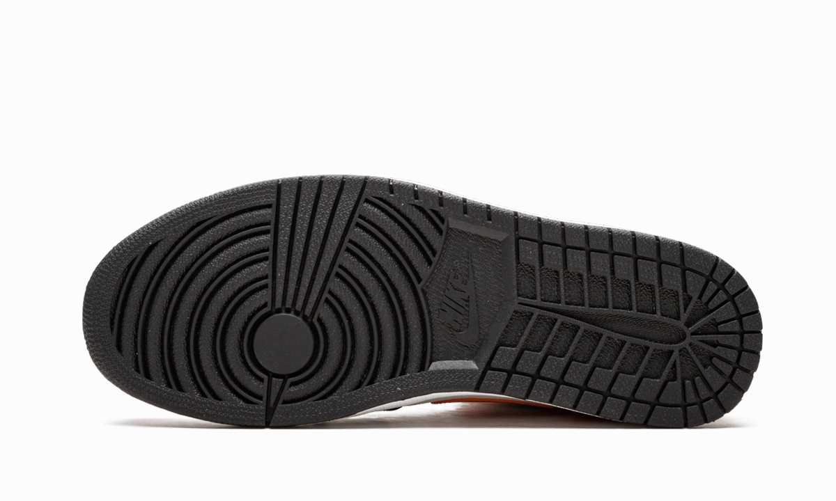 Sports Class Versatile Look Air Jordan 1 Mid "Shattered Backboard"