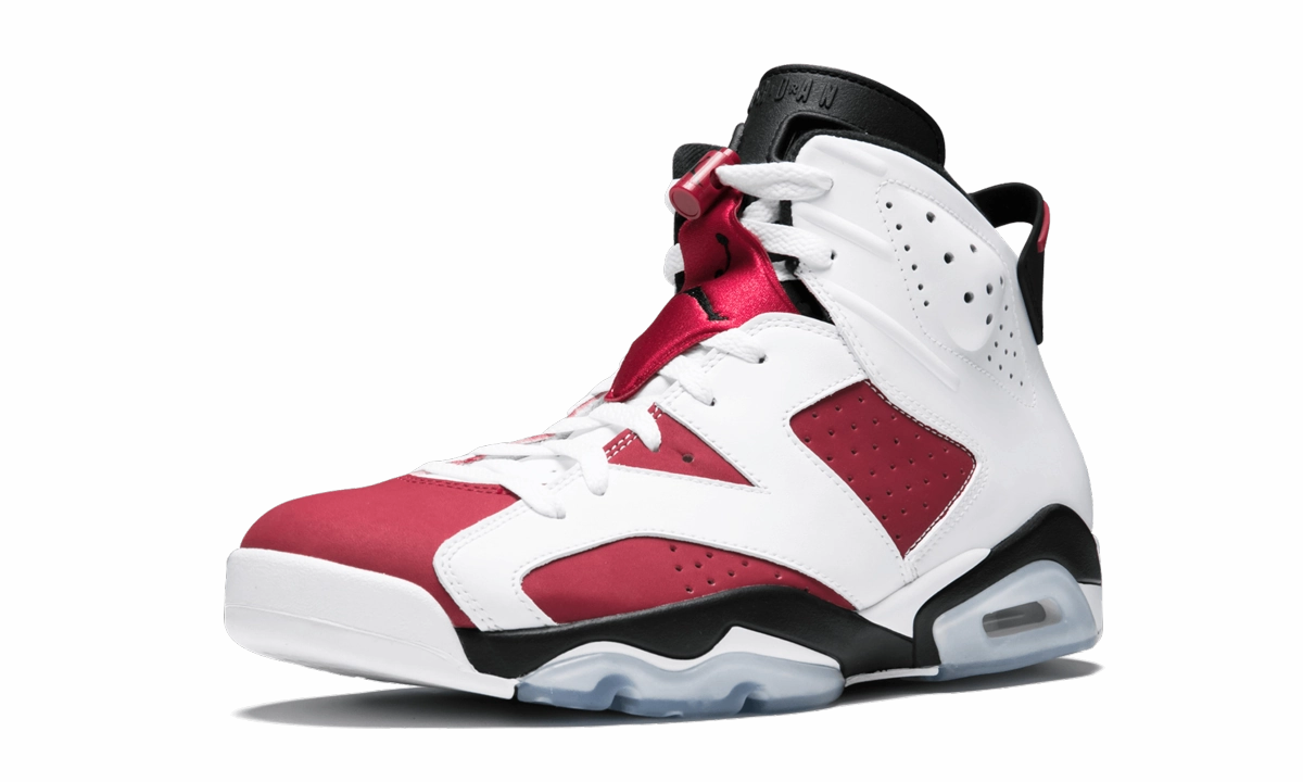 Training session indoor - athlete Air Jordan 6 Retro "Carmine"