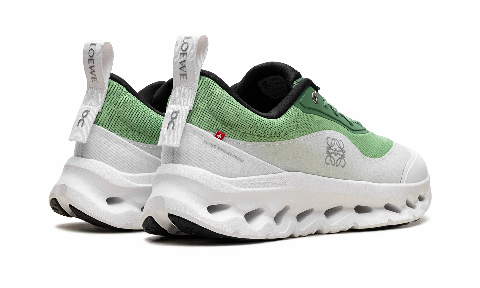 Cloudtilt 2 "LOEWE - Green White" running with a GPS tracker