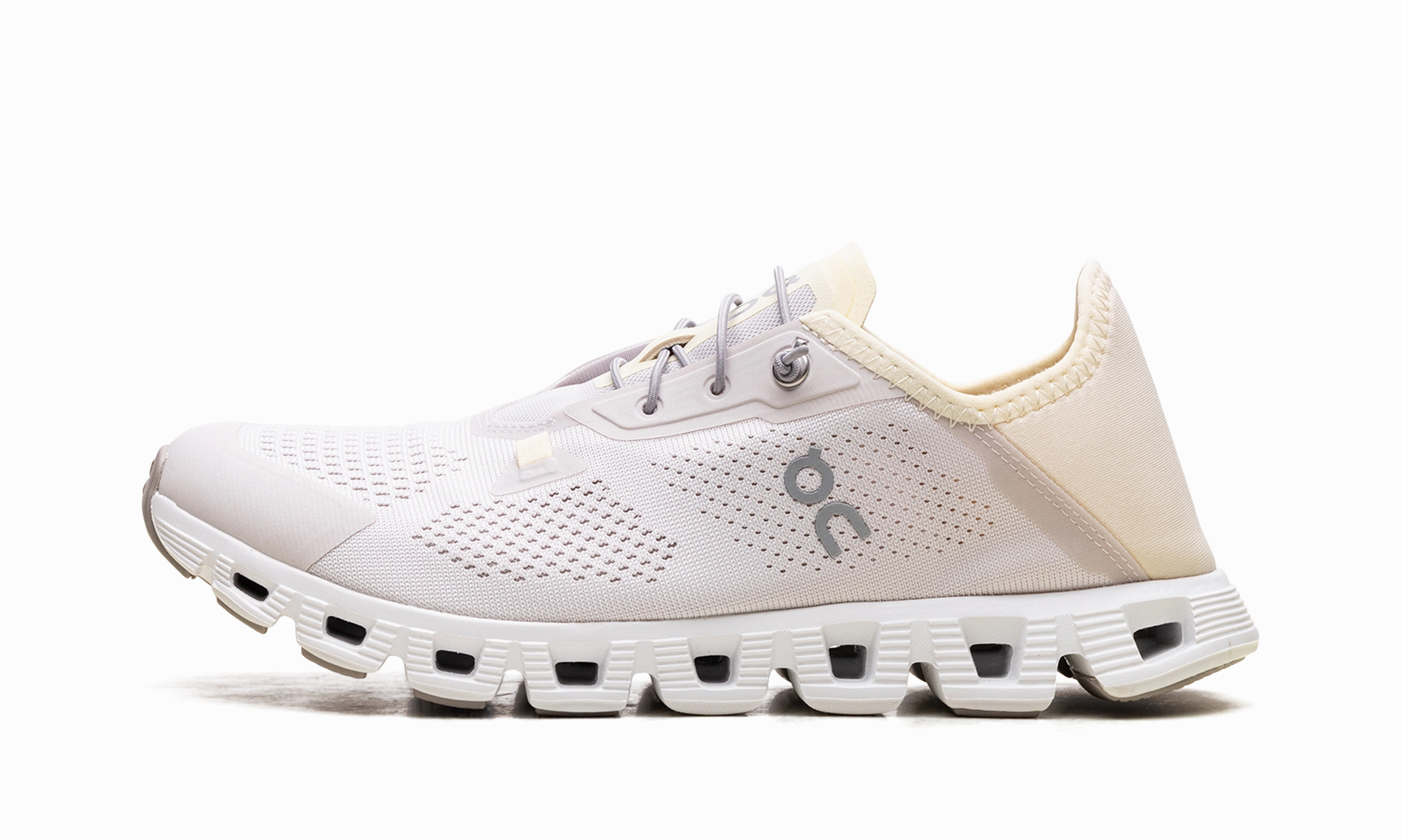 Cloud 5 WMNS "Sand White" road - running