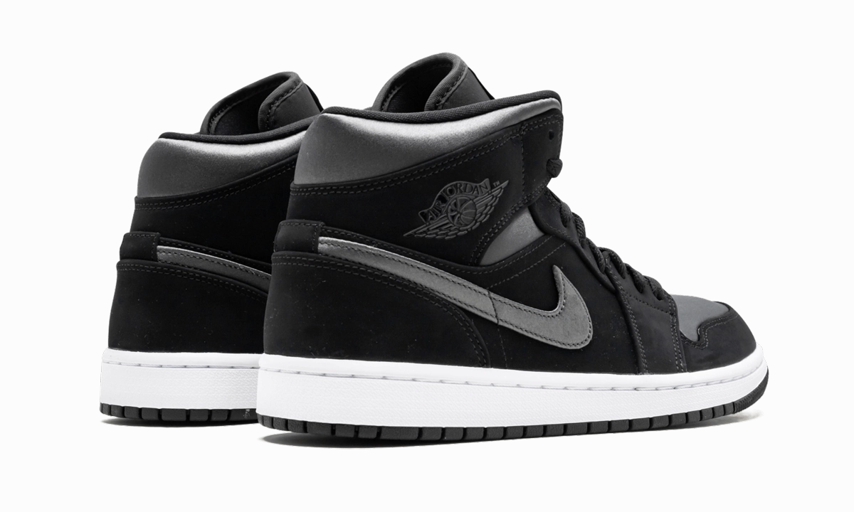 Structured wear Air Jordan 1 Mid SE "Nylon - Black/Grey"