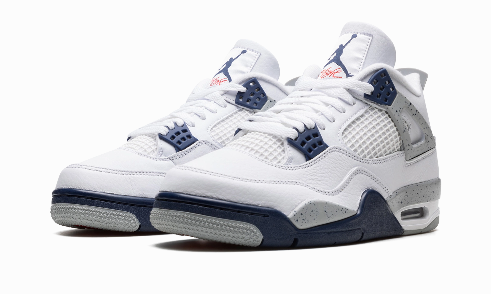 Air Jordan 4 "Midnight Navy" Fashion-forward materials