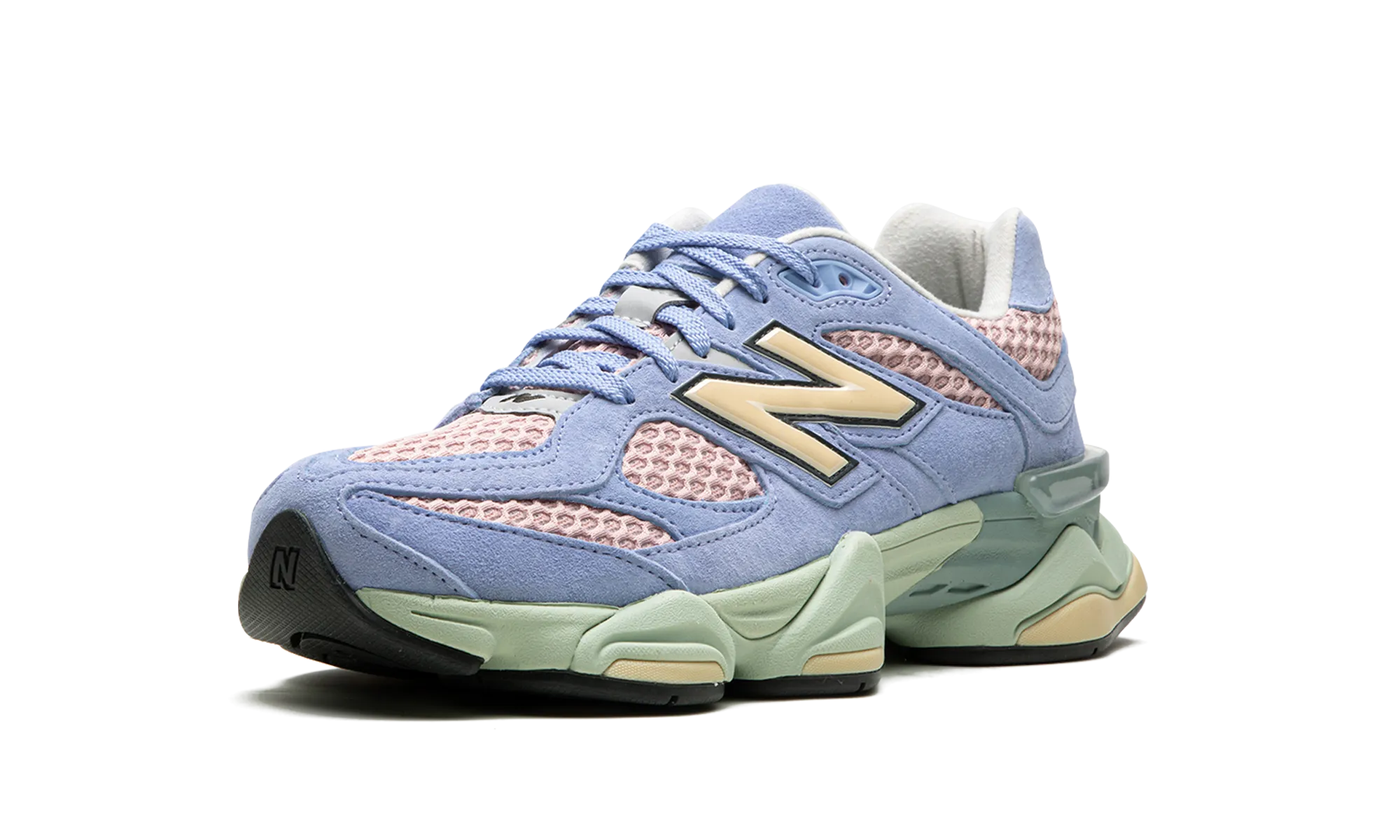 maximalist running option warm - up 9060 "The Whitaker Group - Missing Pieces - Daydream Blue"