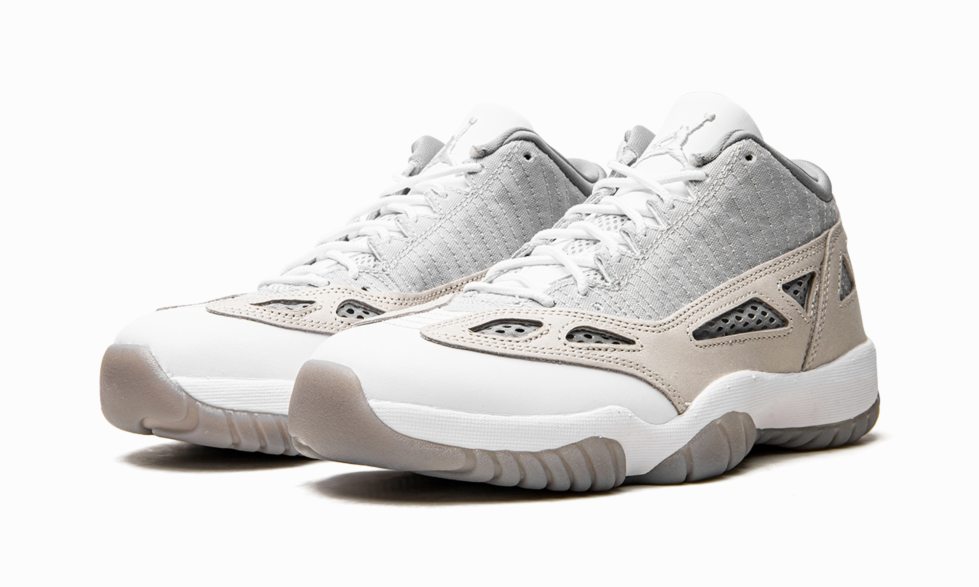 hook - and - loop closure shoes reflective - details shoes Air Jordan 11 Retro Low IE "'Light Orewood Brown'"