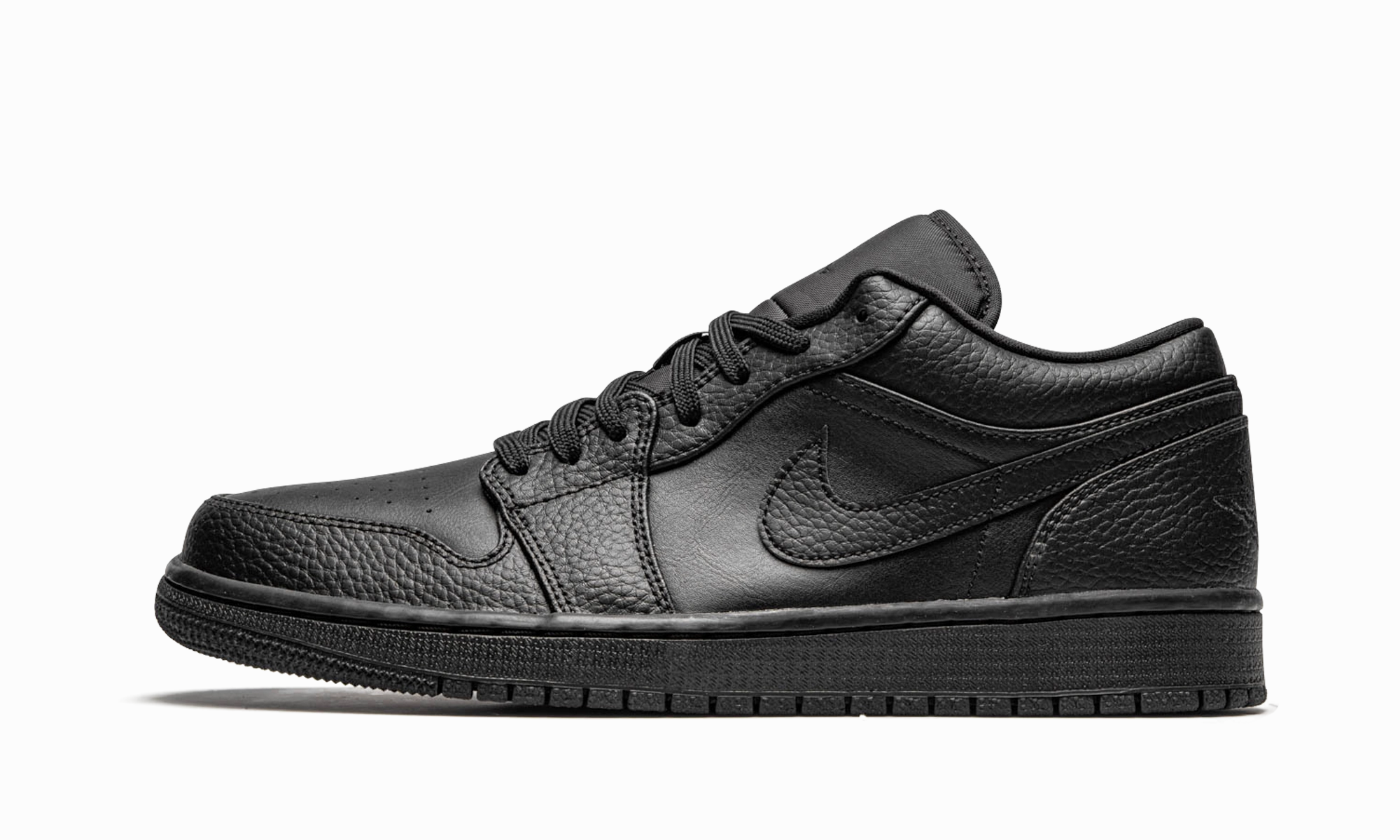 Air Jordan 1 Low "Triple Black" Timeless Look Slip-resistant look