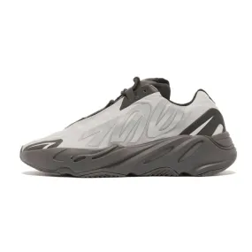 Step Ease adidas Yeezy Boost 700 MNVN Metallic