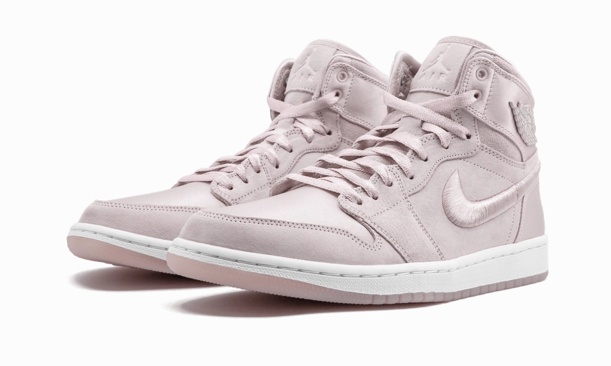 AIR JORDAN 1 RET HIGH SOH WMNS Slim flair Flattering performance