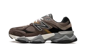 9060 "Dark Mushroom" active foot apparel