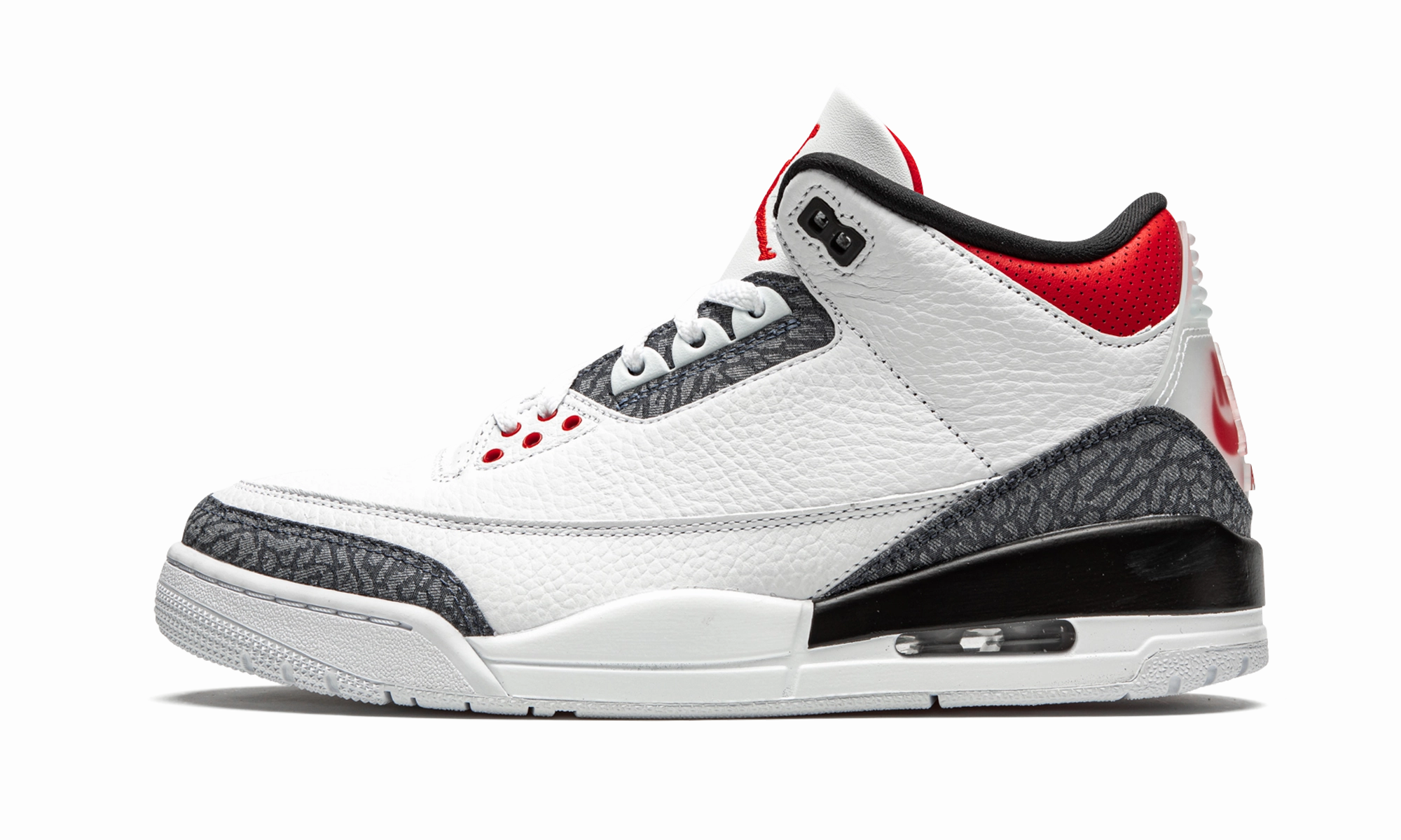 Air Jordan 3 Retro SE DNM "Fire Red Denim" Sneaker Fit Unique ease
