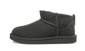 Leg Focus UGG Classic Ultra Mini Boot Black (Kids)
