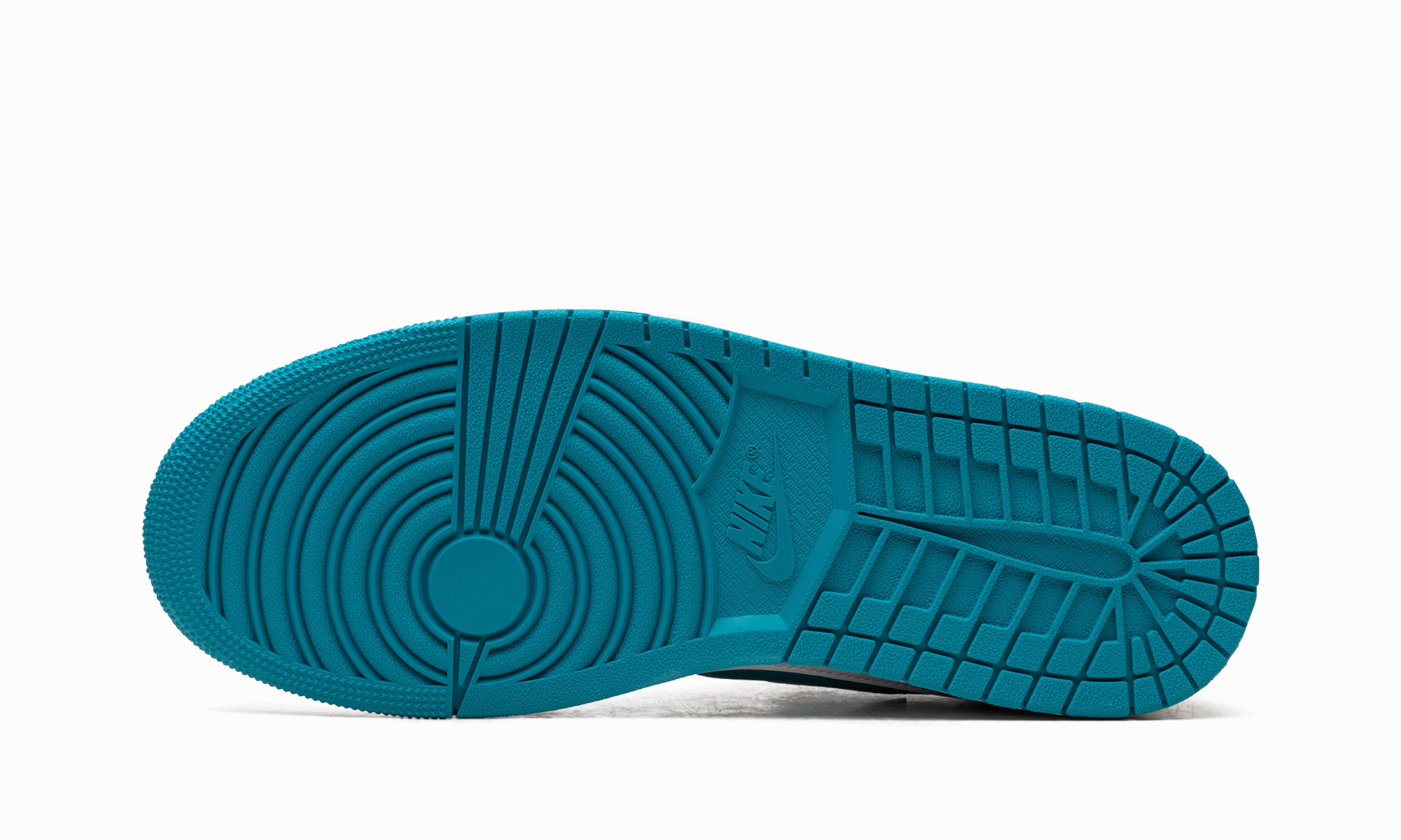 Air Jordan 1 Flyease Low "Aquatone" Grip Control Plush flexibility