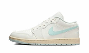 Jordan 1 Low WMNS "Sail Igloo" Core training