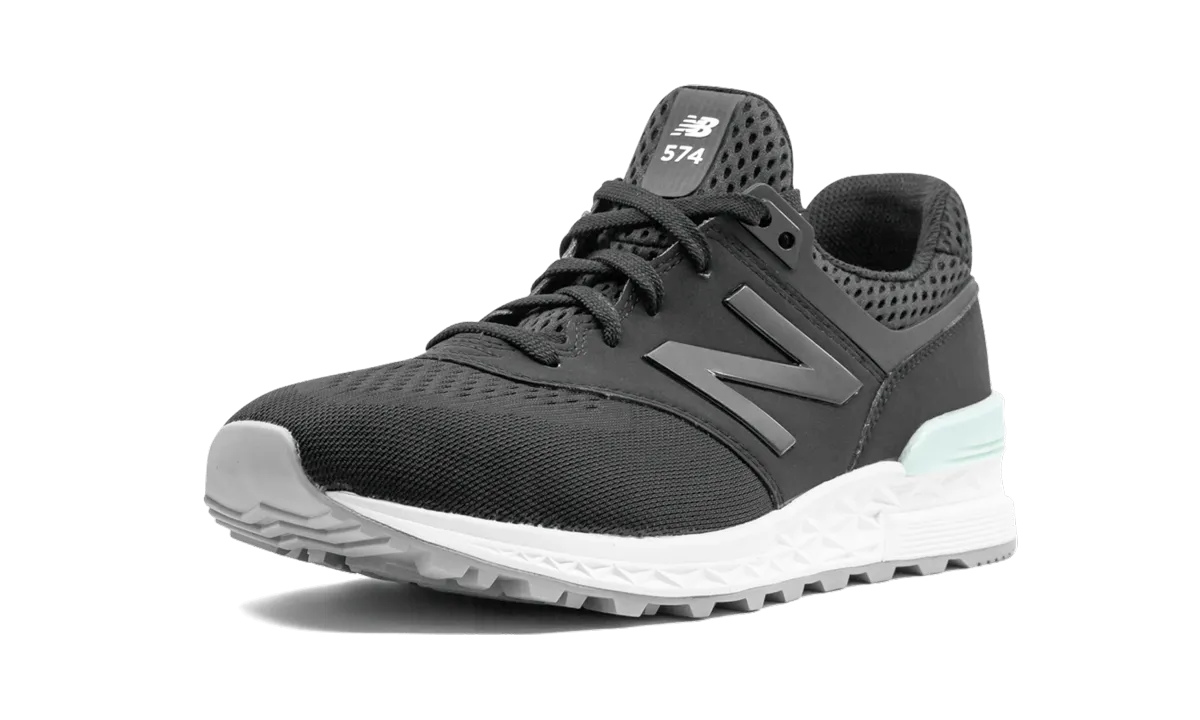 MS574 form - fitting running gear soccer player shoes