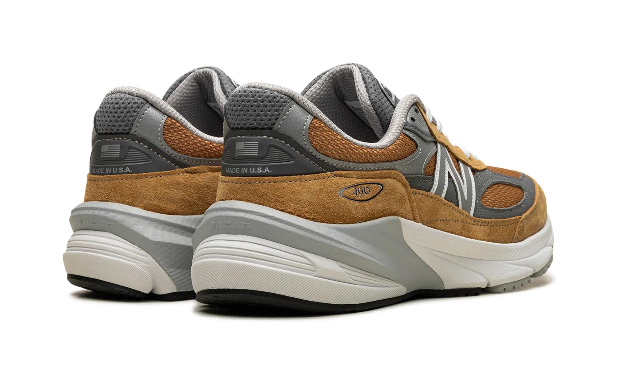 990V6 "Workwear Grey" running in a stone bridge area shoes Zip-up