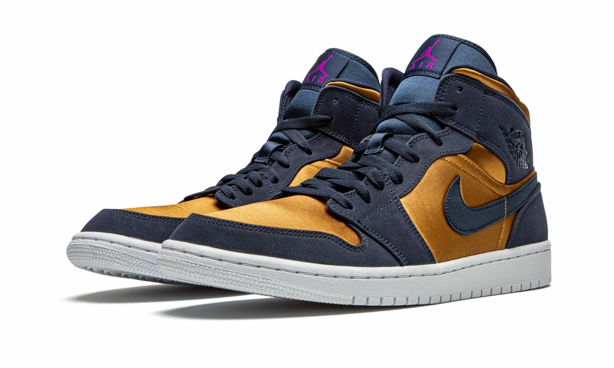 Versatile Sole Air Jordan 1 Mid SE "Stain Gold"