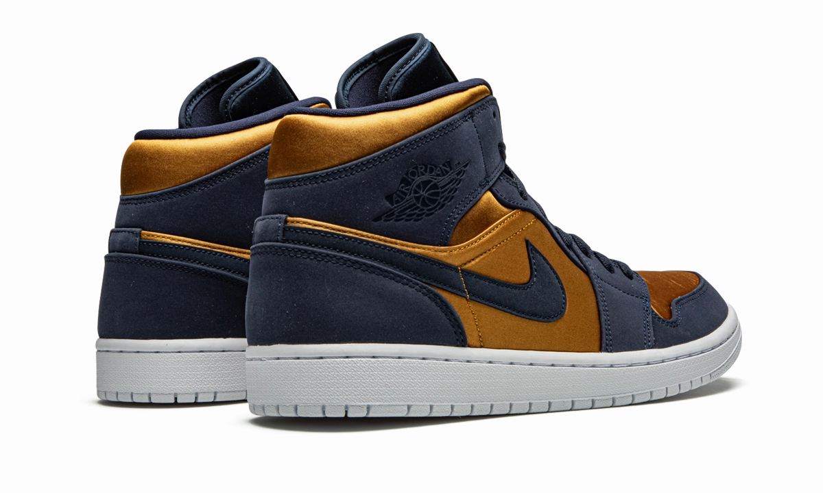 Air Jordan 1 Mid SE "Stain Gold" Running Routine Distinctive Design