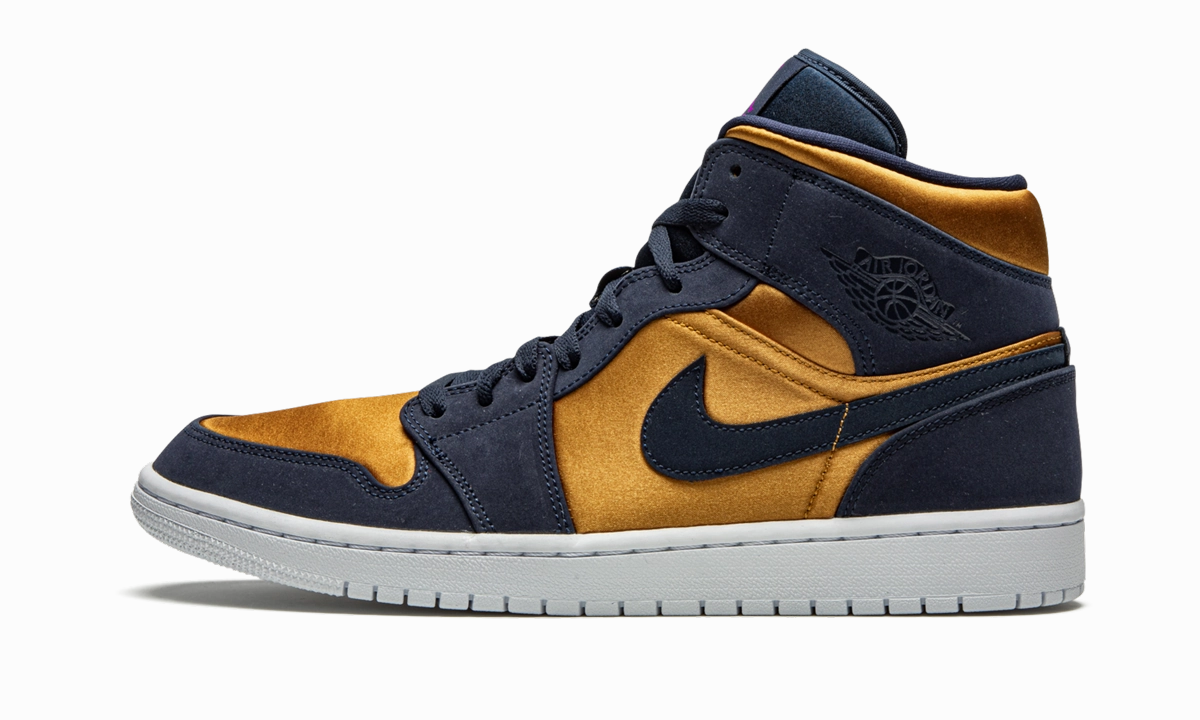 Air Jordan 1 Mid SE "Stain Gold" Layered sole