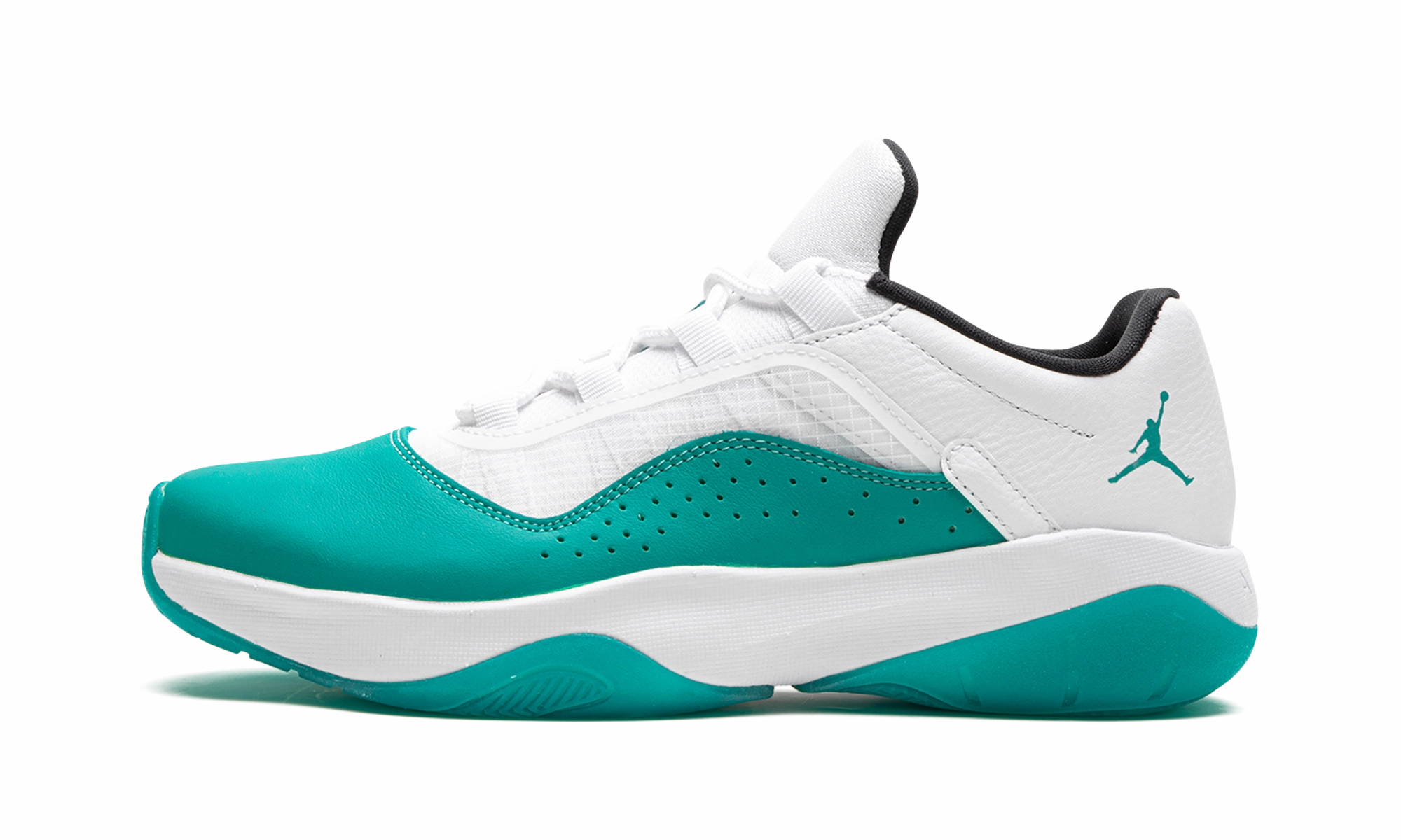 running in a levee area shoes cross - training AIR JORDAN 11 CMFT LOW WMNS "Emerald"