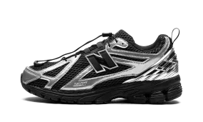 evening walk Metro Go 1906R "The Basement Black Silver"