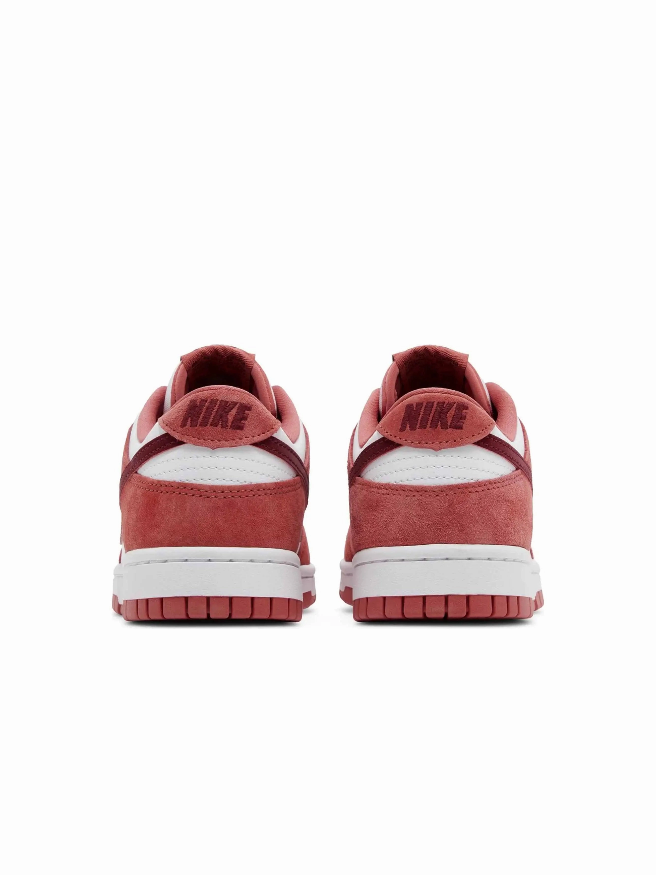 Supportive arch Nike Dunk Low Valentine's Day (2024) (W)
