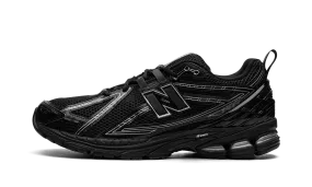 1906R "Black / Silver" Pull Step