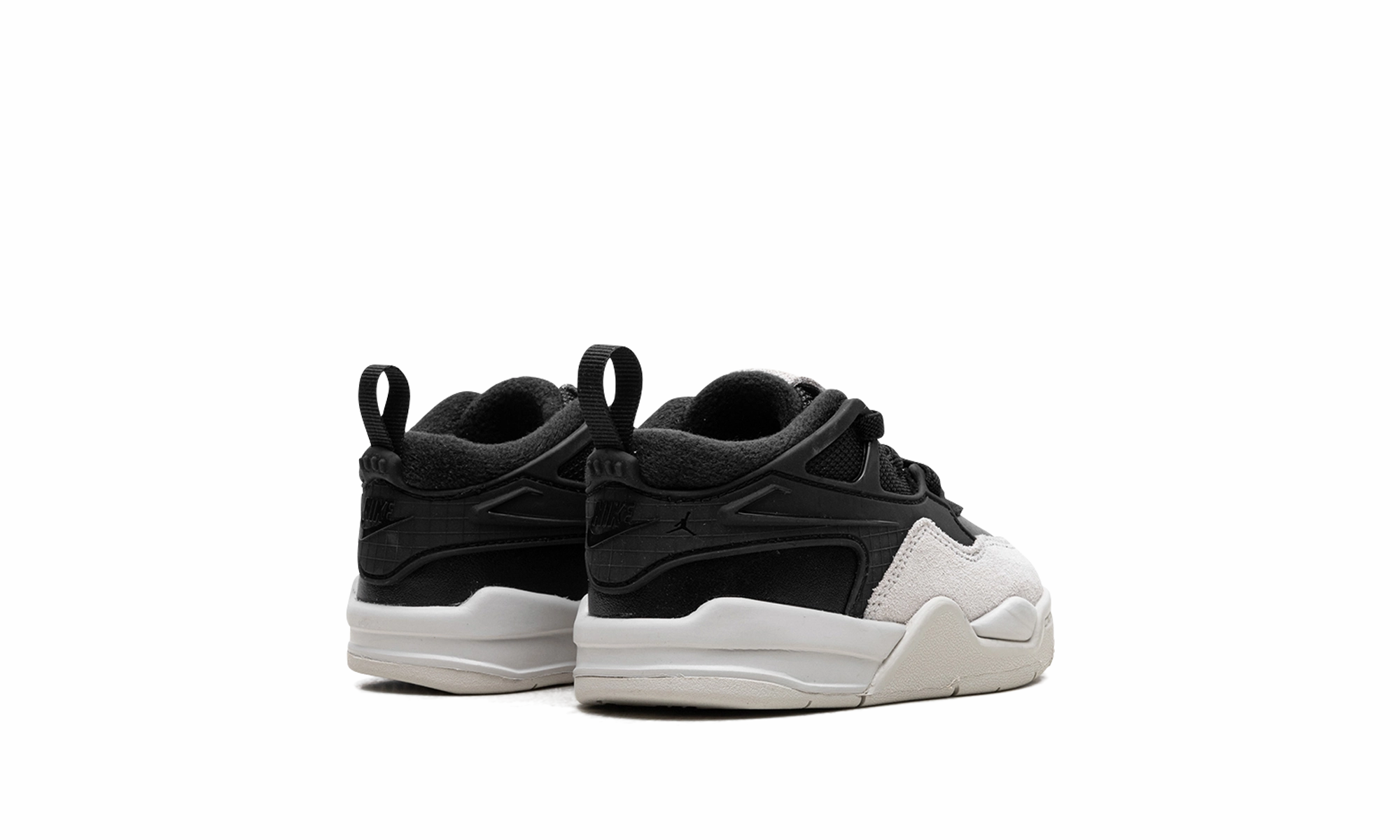 Athletic Appeal Foot Fresh Air Jordan 4 RM TD "Black Light Bone"