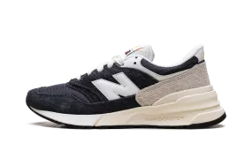 hook - and - loop closure shoes 997R "Phantom Magnet"