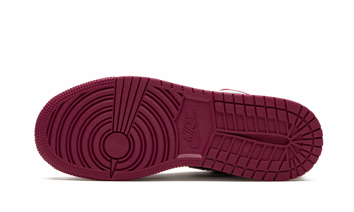 Air Jordan 1 Low GS "Noble Red" Plush Fit Urban cushioning