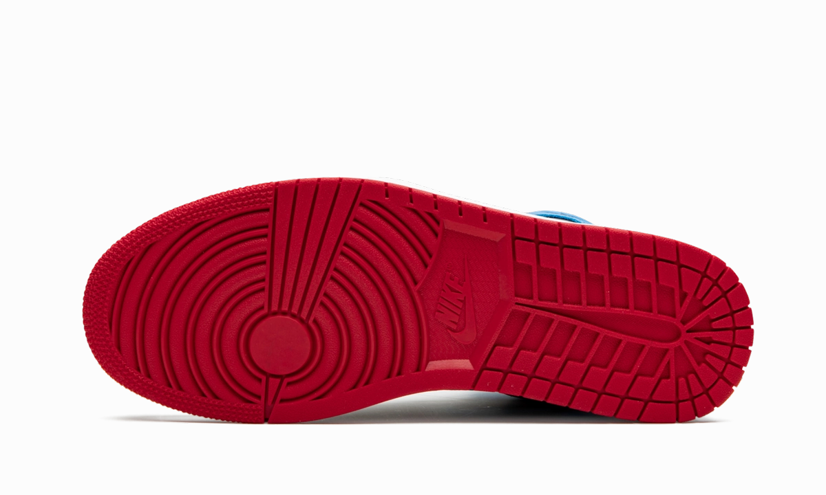 AIR JORDAN 1 HIGH OG WMNS "UNC to Chicago" Sleek Design