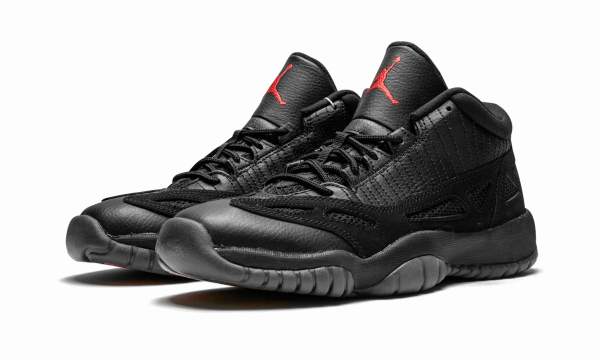 gym gear marathoning Air Jordan 11 Retro Low GS "Referee"