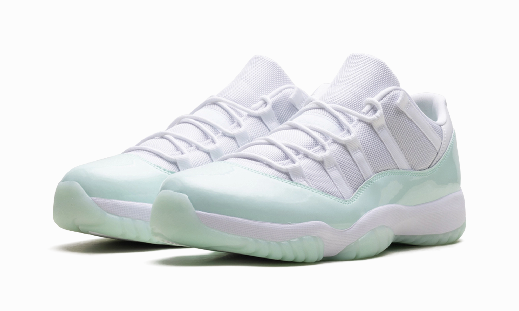 Air Jordan 11 Low WMNS "Igloo" 5K Run