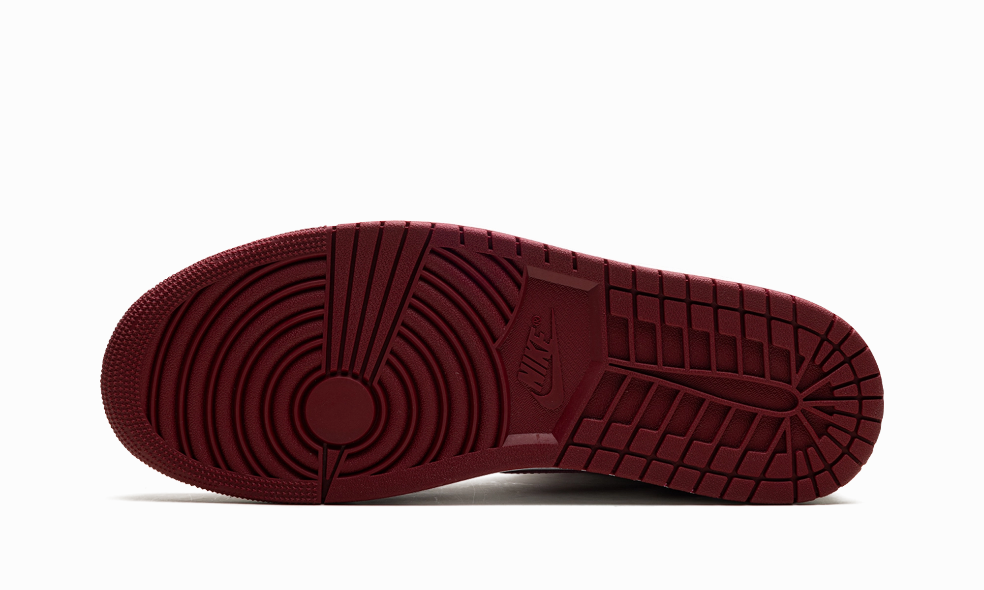 Casual Look Air Jordan 1 Retro High OG "Team Red"