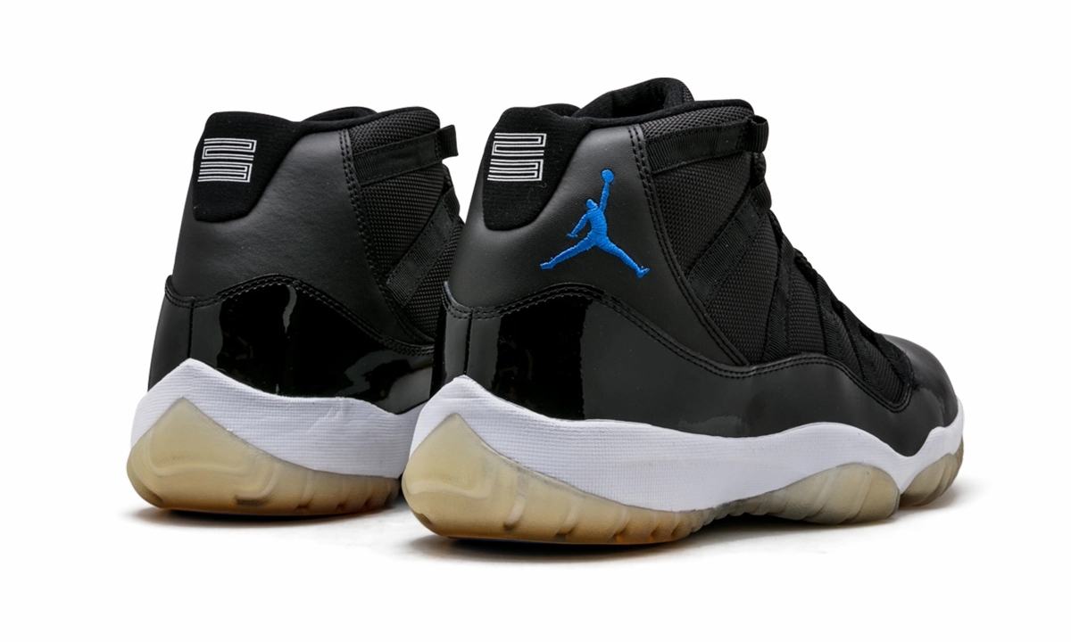 Air Jordan 11 Retro "Space Jam - 2009" training routine shoe goal fluorescent