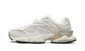 9060 "Sea Salt / Moonbeam" Narrow heel Unparalleled comfort