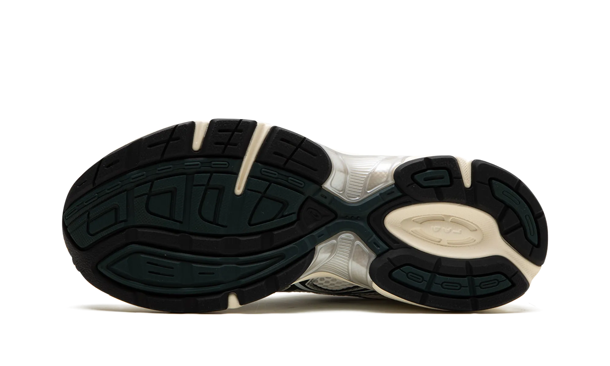 GEL -1130 "Kith Cream Scarab" running in a funicular area shoes interval training