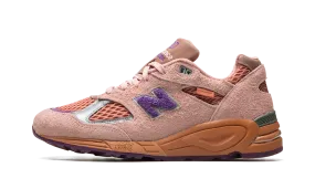 990 V2 "Salehe Bembury - Sand Be The Time" running with a phone