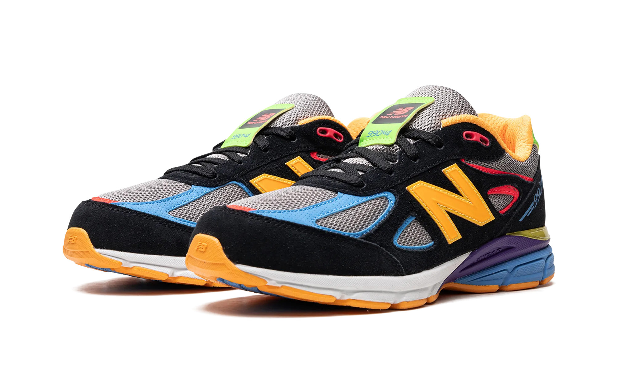 990v4 GS "Wild Style 2.0" Customizable Option running in a pedestrian path area shoes