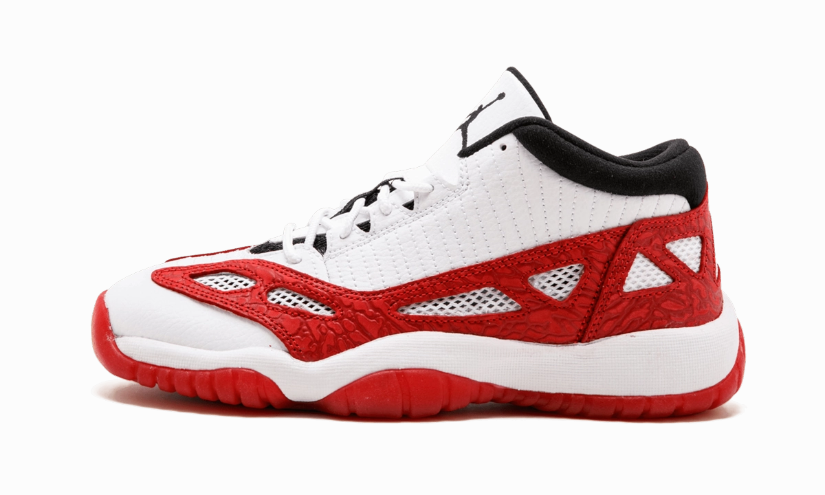 Competitive - running Air Jordan 11 Retro Low IE GS