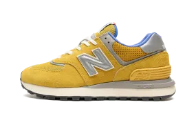 574 Legacy "Bodega - Yellow" trail running footwear Wet running