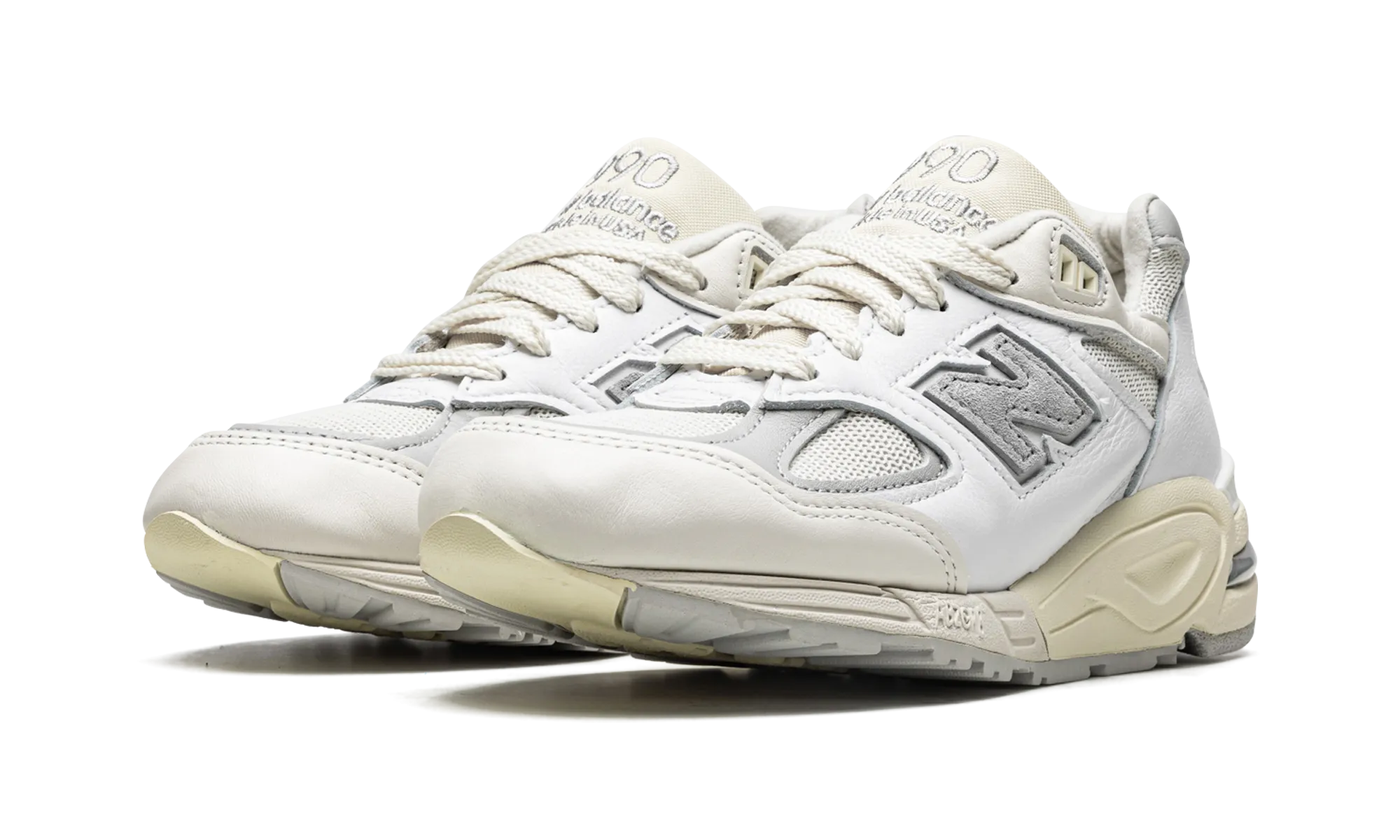 990 V2 "Made In USA - Teddy Santis Sea Salt" for men running in a park trail